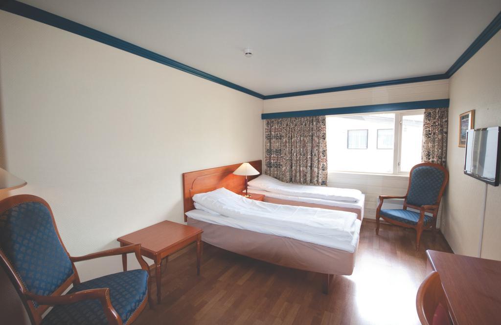 Pers Hotel Gol Bilik gambar