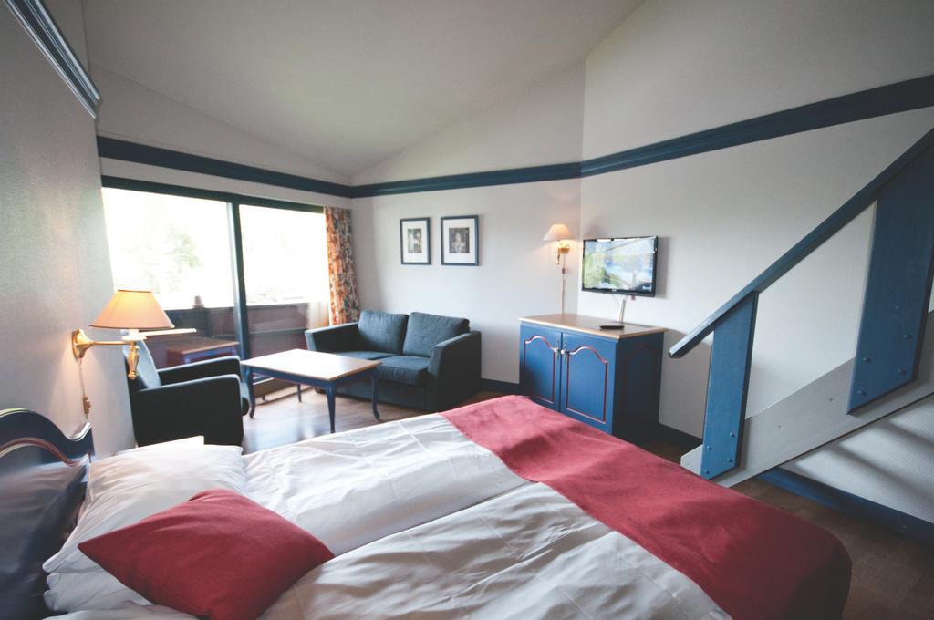 Pers Hotel Gol Bilik gambar