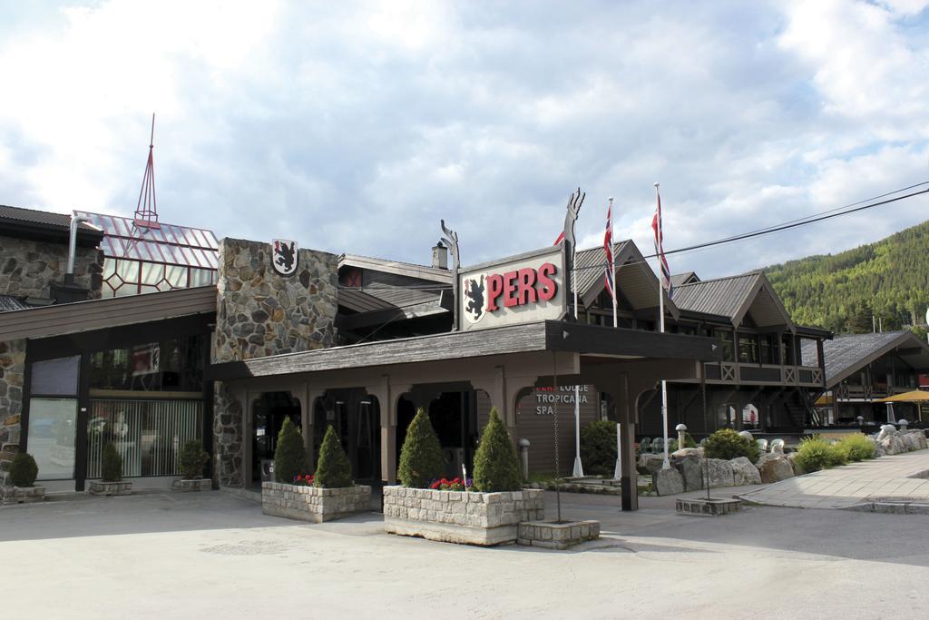 Pers Hotel Gol Luaran gambar