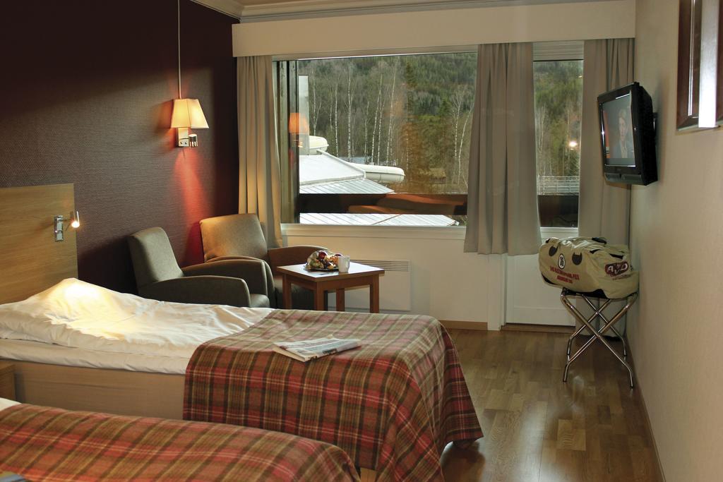 Pers Hotel Gol Luaran gambar